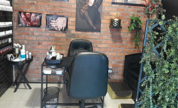 An Eyelash Extension and Mini Manicure Combo in Green Point - Image 2