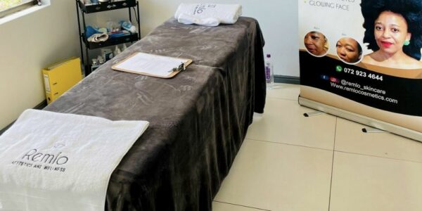 Elevate Your Makeup Game with this Set of Classic Lash Extensions in Fourways - Image 2