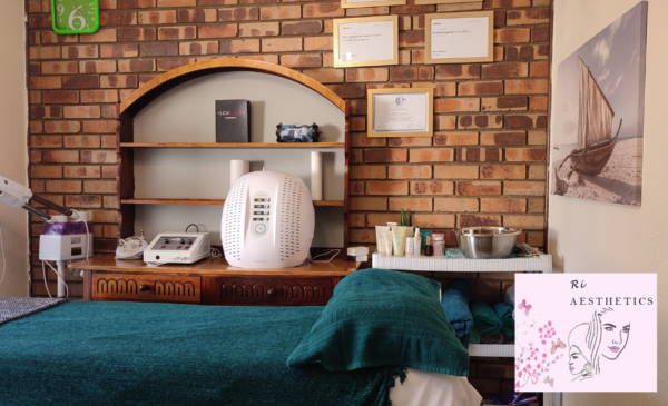 An AHA or TCA Chemical Peel Including a Mini Facial and LED in Roodepoort