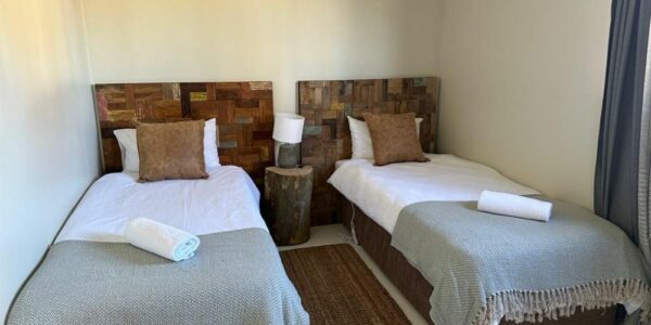 Retreat to the Midlands Meander with A Self-Catering Stay for 4 in a Luxury Chalet - Image 5