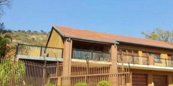 Unwind with a Full-Body Hot Stone Massage and a Light Lunch in Pretoria North - Image 4
