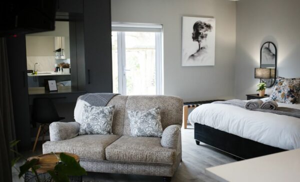 Experience the Beauty of Paarl with a 2-Night Vineyard Getaway - Image 5