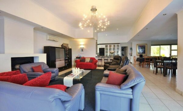 The lounge area at Monte Vidéo Guesthouse in Wellington
