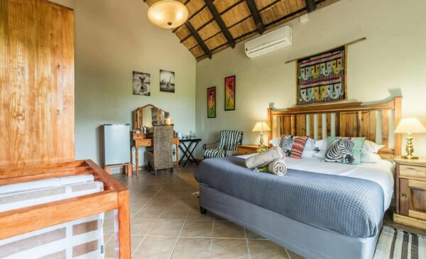 A bedroom at Mutsami Private Bush Lodge in Phalaborwa