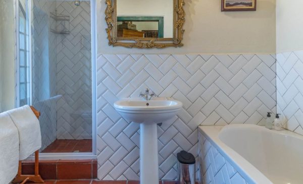 Escape to the Countryside with a Luxury Midweek Getaway for 2 People in Tulbagh - Image 6