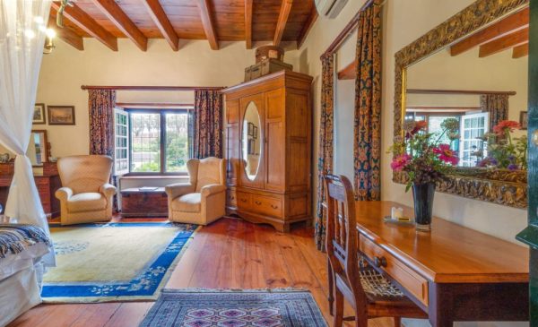 Escape to the Countryside with a Luxury Midweek Getaway for 2 People in Tulbagh - Image 5