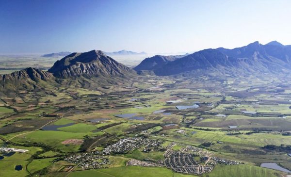 Escape to the Countryside with a Luxury Midweek Getaway for 2 People in Tulbagh - Image 10