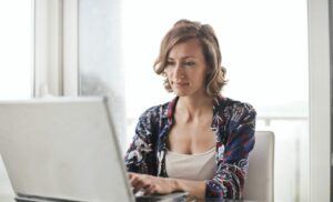 A woman completing an Online Level 3 Diploma in Coaching & Mentoring from Skill Up