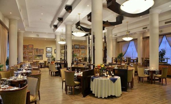 The dining area at The Clipper Restaurant at The Commodore Hotel at the V&A Waterfront