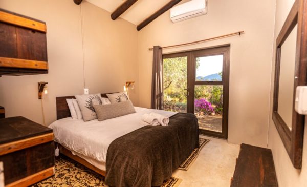 Unwind in Stunning Natural Surroundings with a Midweek Mountain Cottage Stay in Citrusdal - Image 6