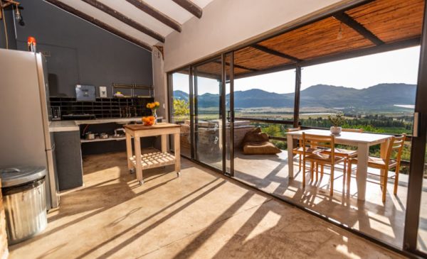Unwind in Stunning Natural Surroundings with a Midweek Mountain Cottage Stay in Citrusdal - Image 7