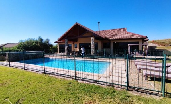 Enjoy Tranquility and Quality Time with Family in a Self-Catering Lodge in the Champagne Valley - Image 6