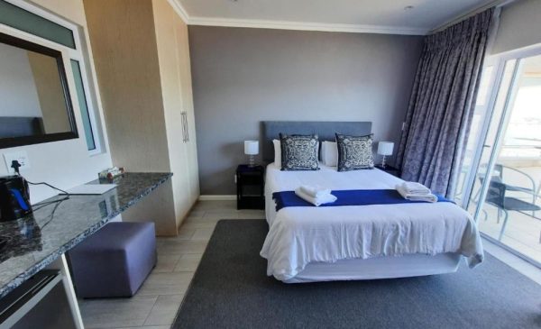 The bedroom at Phoenix Lodge and Waterside Accommodation in Knysna