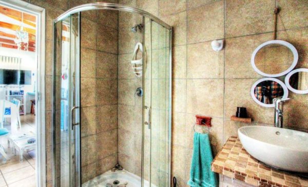 A 2-Night Self-Catering Stay for 5 People in a Beach House Near Agulhas National Park - Image 4