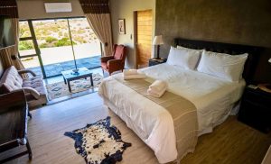 The bedroom in the 2 bedroom villa at Umbono Private Game Lodge in Alexandria