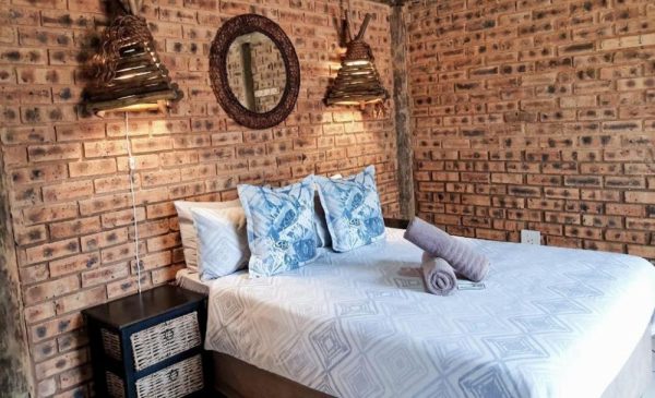 The bedroom at Unathi Private Game & Bush Lodge in Brits