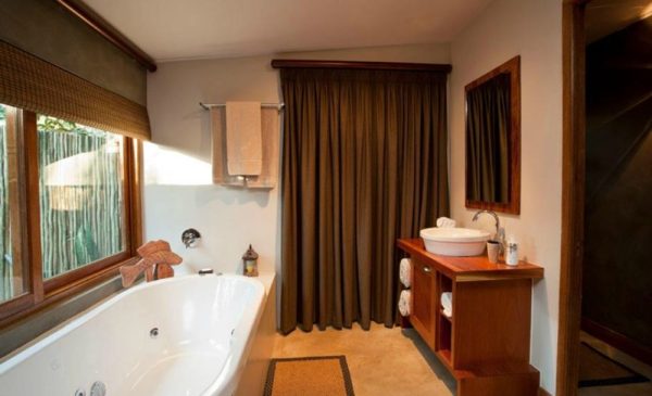 A Tranquil Romantic Getaway in a Self-Catering Chalet near Zinkwazi Beach - Image 4