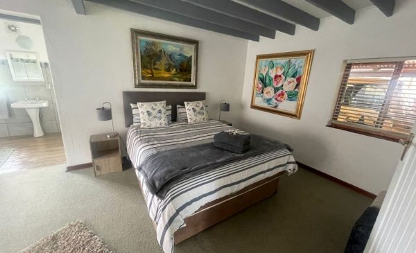 Enjoy Tranquility with a Midweek Family Stay in a Charming Dullstroom Cottage - Image 6