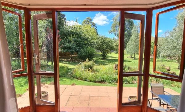 Enjoy Tranquility with a Midweek Family Stay in a Charming Dullstroom Cottage - Image 2