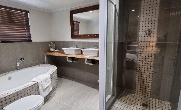 Experience the Best of Dullstroom with a Midweek Stay for up to 6 People - Image 7
