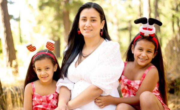 Keep Special Memories of the Festive Season with an Outdoor Christmas Mini Photoshoot - Image 3