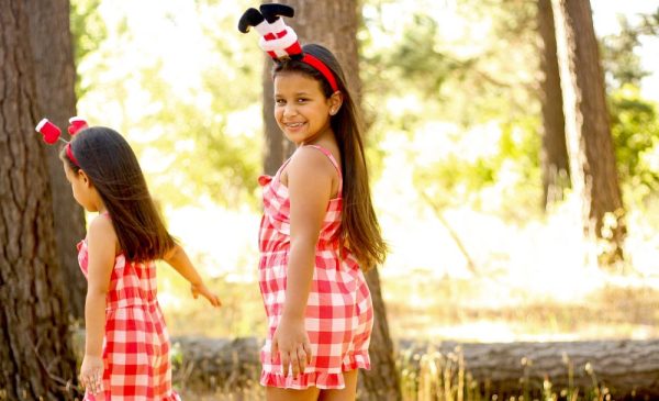 Keep Special Memories of the Festive Season with an Outdoor Christmas Mini Photoshoot - Image 2
