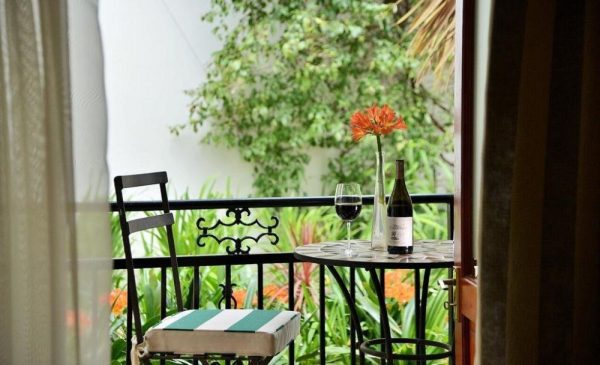 The private patio at Val du Charron in Bovlei