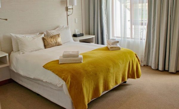 A Luxury 1-Night Midweek Stay in the Winelands - Image 2