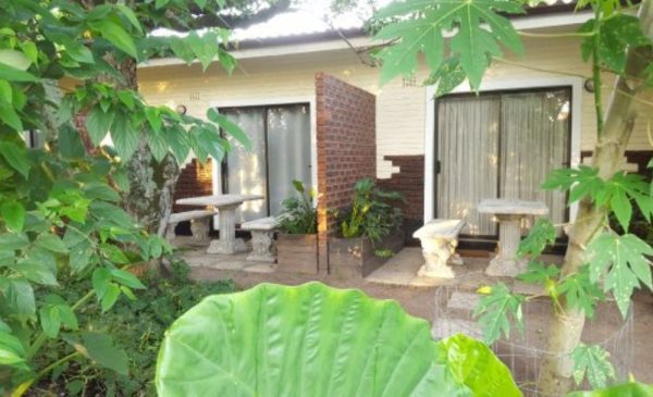 A Serene Stay for up to 12 People in a Farmstyle Guesthouse near Zinkwazi Beach - Image 2