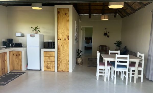 Unwind in the Picturesque Midlands Meander with A Self-Catering Stay for 4 - Image 3