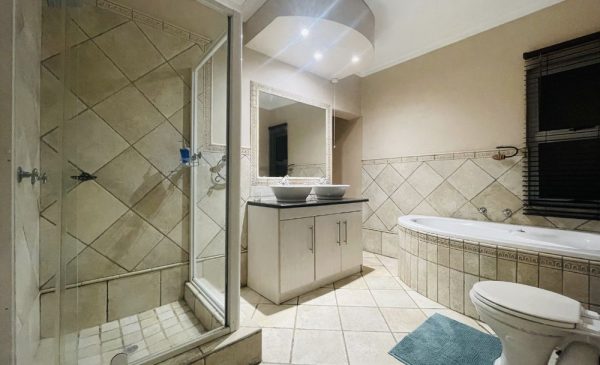 Stay in Self-Catering Accommodation Near Hartbeespoort Dam - Image 3