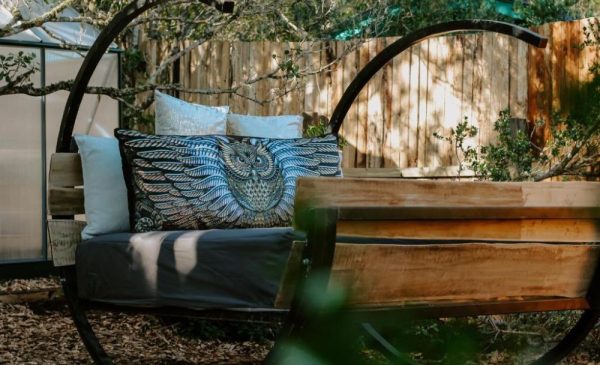 The outside garden area from Treedom Villas and Vardos in Wilderness