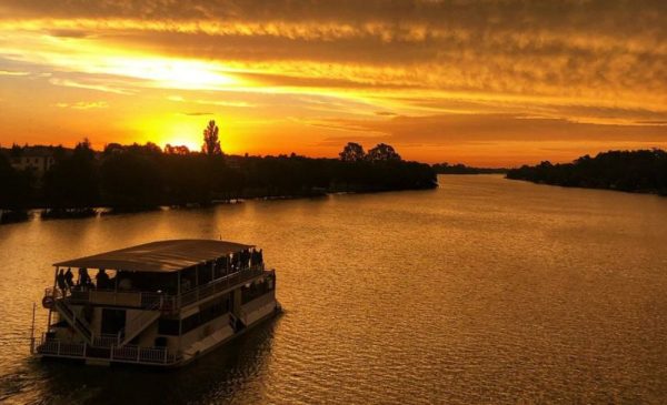 A Romantic Leisure Cruise - Image 2