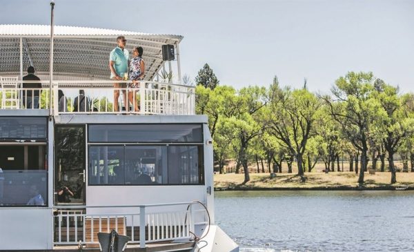 A 2-hour Vaal Wine Route Cruise with Liquid Lounge
