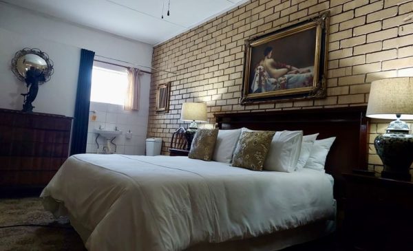 Enjoy the Small Town Charm of Parys with 1-Night Stay - Image 5