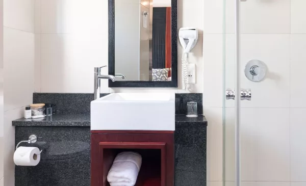 1-night stay for 2 in Cape Town CBD - Image 10