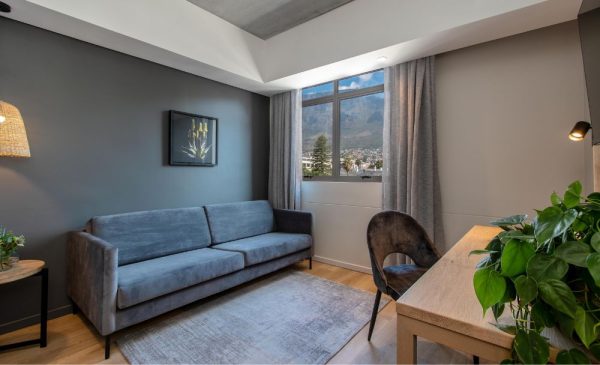 1-night stay for 2 in Kloof Street - Image 5
