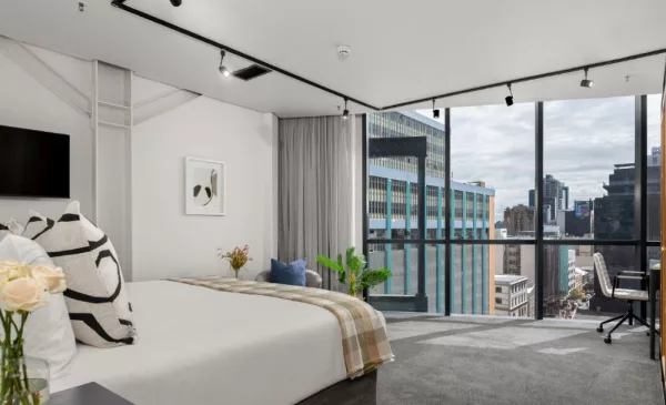 1-night stay for 2 in Cape Town - Image 2