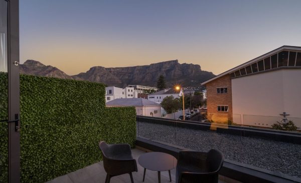 1-night stay for 2 in Kloof Street - Image 12
