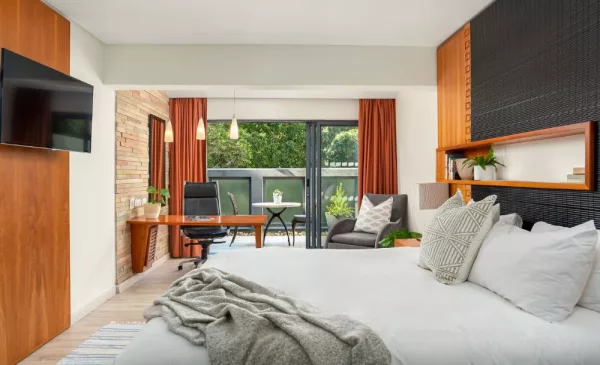 1-night stay for 2 in Cape Town CBD - Image 5