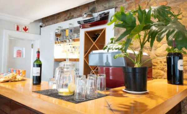 Book a 1-night stay for 2 in the heart of Cape Town - Image 2