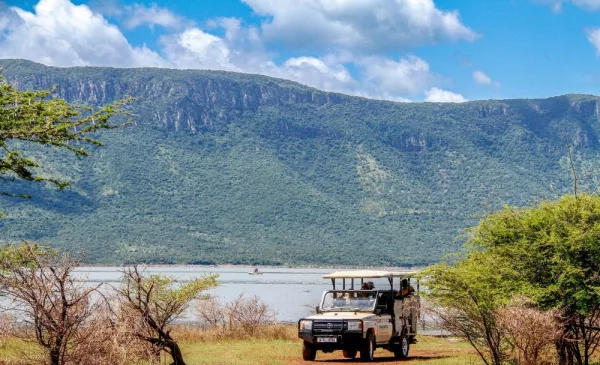 2-night stay for 2 in a Charming Bush Chalet - Image 6