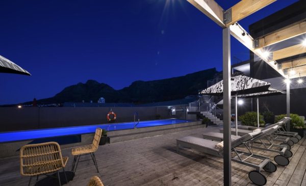 1-night stay for 2 in Kloof Street - Image 9