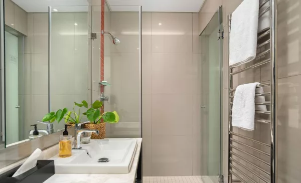 1-night stay for 2 in Cape Town CBD - Image 7