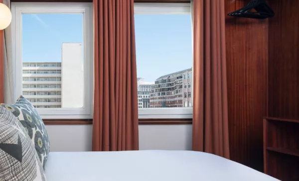 1-night stay for 2 in Cape Town CBD - Image 9