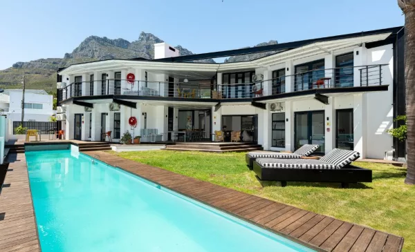 Stay in a Tropical Paradise in the Heart of Camps Bay - Image 21