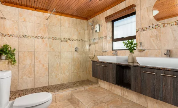 Experience the Best Cape Town Has to Offer with a 1-Night Stay in Green Point - Image 2