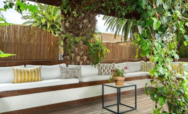 Experience the Best Cape Town Has to Offer with a 1-Night Stay in Green Point - Image 19