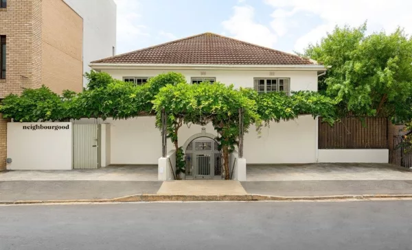 Experience the Best Cape Town Has to Offer with a 1-Night Stay in Green Point - Image 20