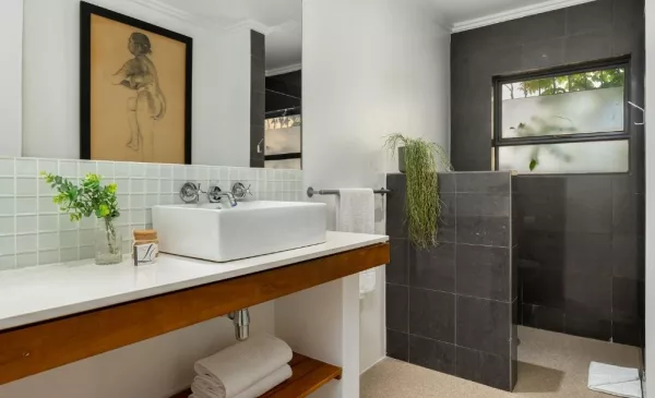Experience the Best Cape Town Has to Offer with a 1-Night Stay in Green Point - Image 22